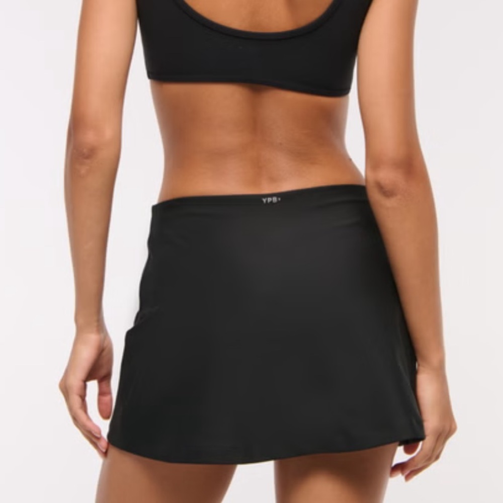 Abercrombie & Fitch YPB sculptLUX Lined Wrap Skirt in Black
